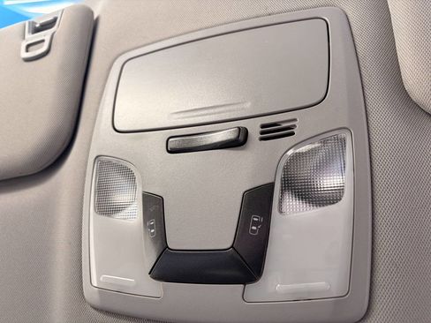 Used 2015 Toyota Sienna LE image 21