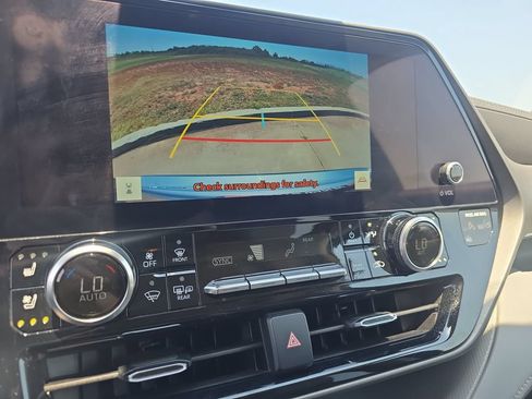 Used 2023 Toyota Highlander Limited FWD image 24