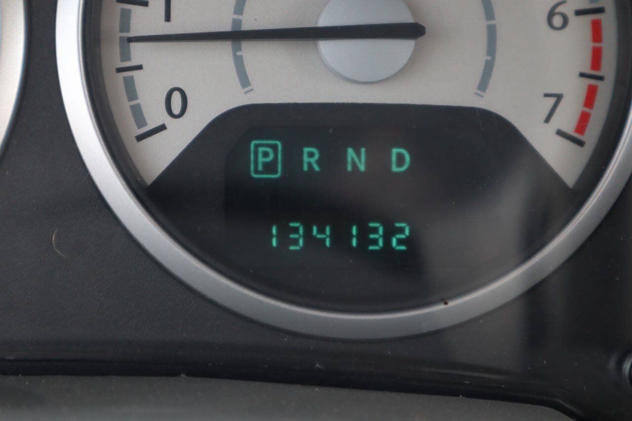 Used 2010 Chrysler Town & Country Touring FWD image 35