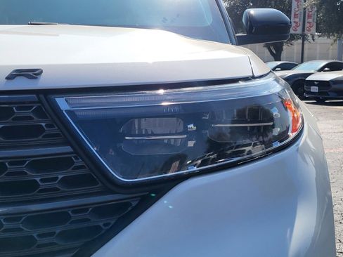 Certified 2022 Ford Explorer XLT w/ Equipment Group 202A image 11