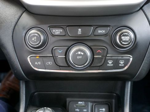 Used 2016 Jeep Cherokee Trailhawk image 15