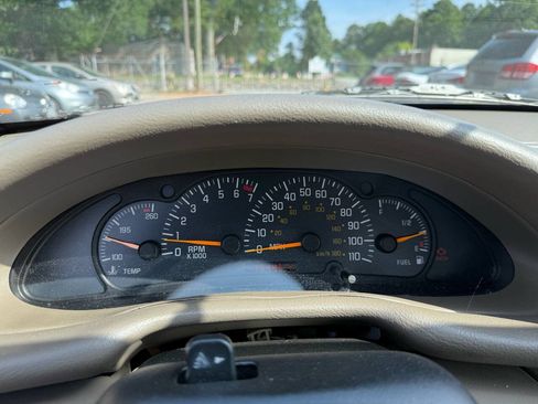 Used 2004 Pontiac Sunfire Coupe w/ 1SB Preferred Equipment Group FWD image 16