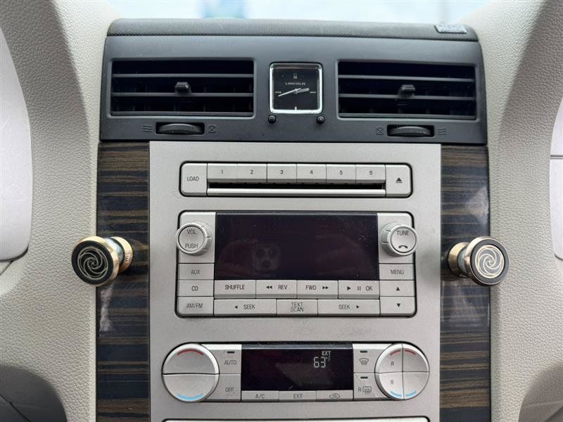 Used 2010 Lincoln Navigator 4WD image 32