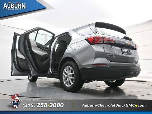 Used 2023 Chevrolet Equinox LS AWD/4WD image 38