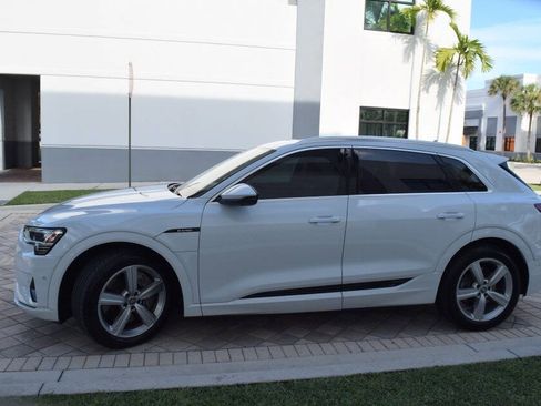Used 2019 Audi e-tron Prestige w/ Prestige Package AWD/4WD image 4
