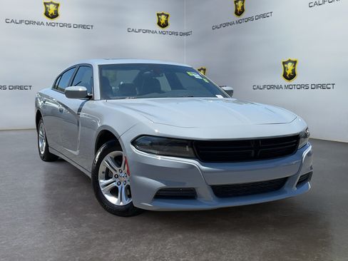 Used 2022 Dodge Charger SXT w/ Leather Interior Group RWD image 3