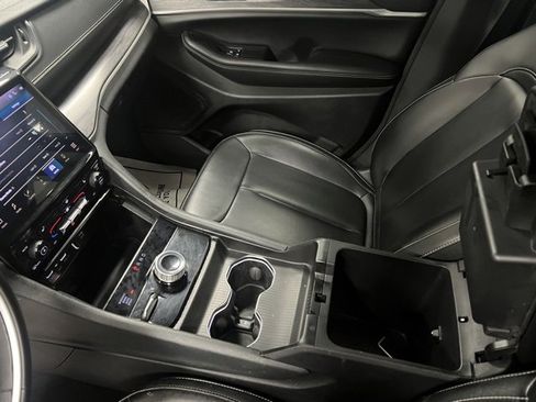 Used 2023 Jeep Grand Cherokee Limited image 42