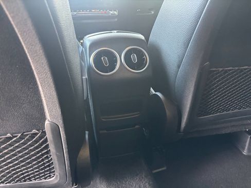 Used 2025 Mercedes-Benz GLB 250 image 24