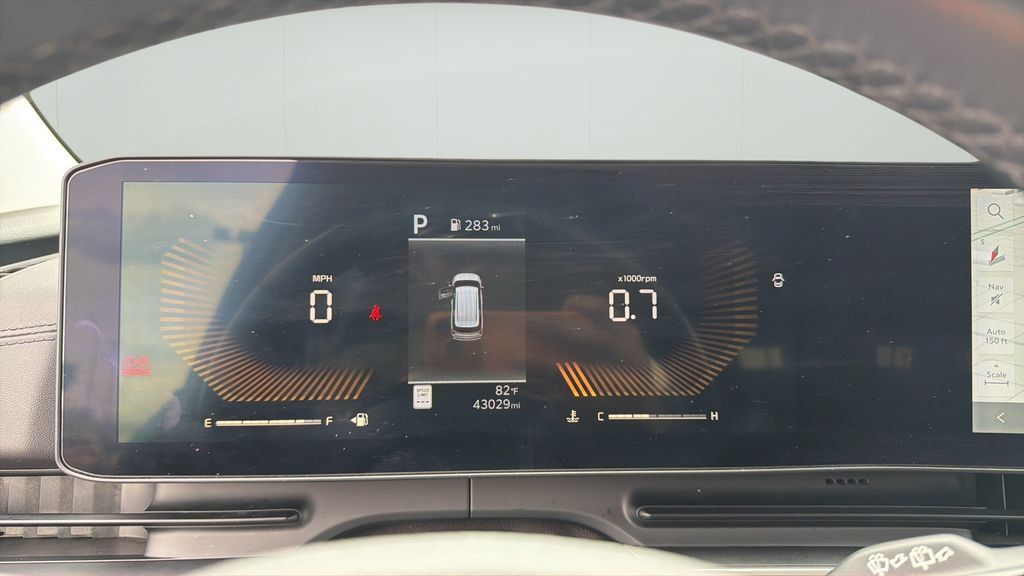 Used 2025 Kia Carnival FWD image 25