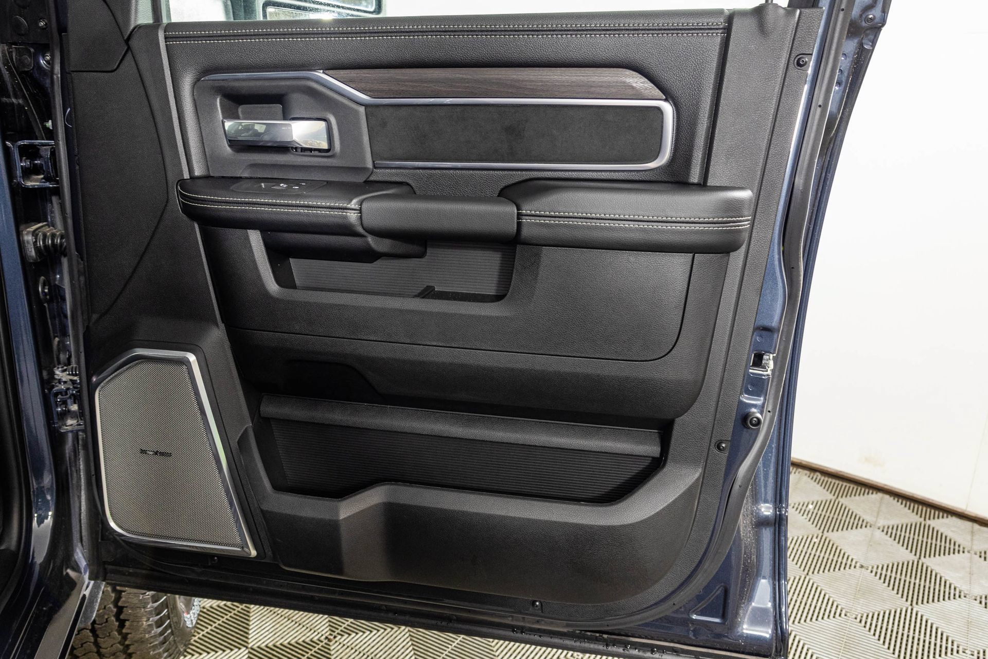 New 2026 RAM 3500 Laramie AWD/4WD image 45