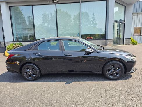 Used 2023 Hyundai Elantra SEL FWD image 8