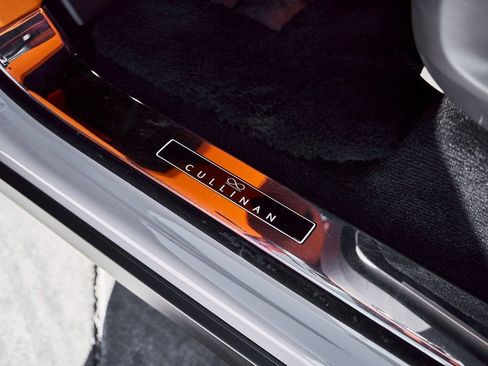 Used 2024 Rolls-Royce Cullinan Black Badge AWD/4WD image 40
