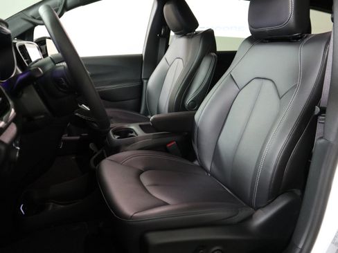 New 2026 Chrysler Pacifica Select image 23