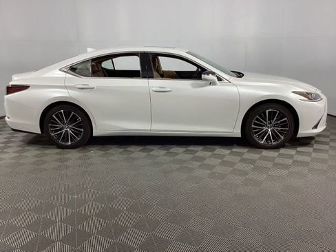 Used 2025 Lexus ES 350 w/ Premium Package FWD image 11