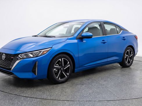 Used 2025 Nissan Sentra SV image 3