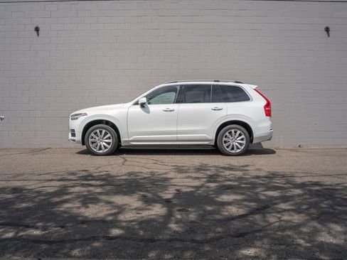 Used 2018 Volvo XC90 T6 Momentum w/ Convenience Package AWD/4WD image 2