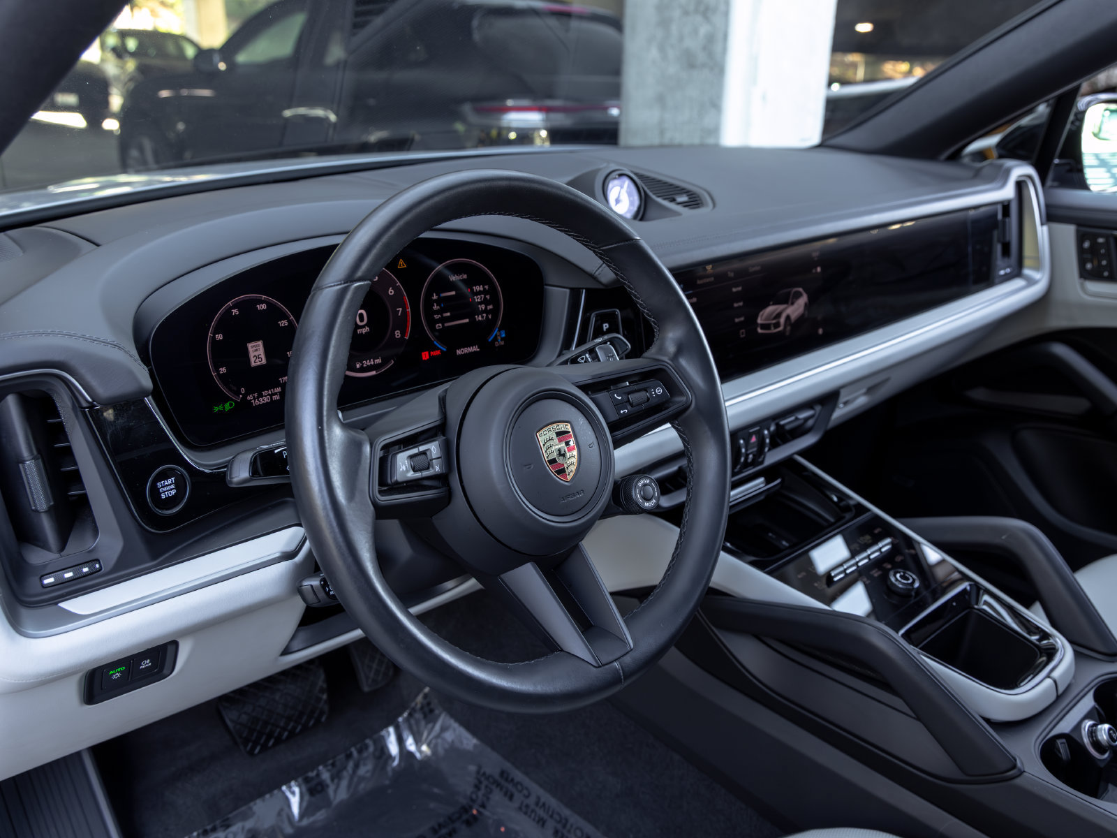 Certified 2024 Porsche Cayenne Coupe AWD/4WD image 4