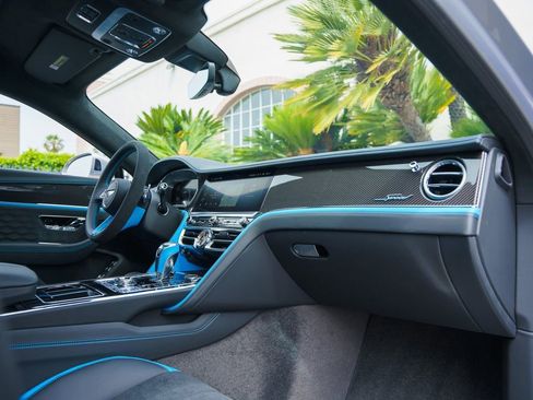 Used 2025 Bentley Flying Spur Plug-In Hybrid AWD/4WD image 23