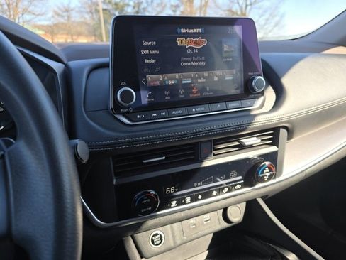 Used 2023 Nissan Rogue SV image 22