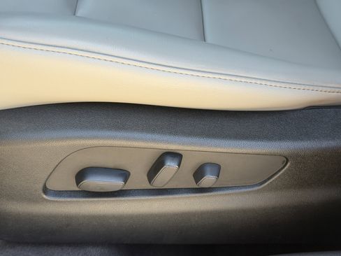Used 2023 Cadillac XT4 Premium Luxury FWD image 20