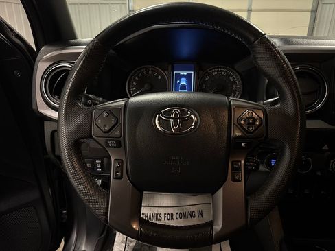 Used 2020 Toyota Tacoma TRD Off-Road image 11