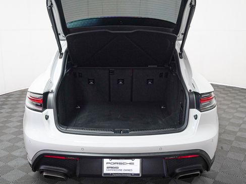 Certified 2024 Porsche Macan image 25