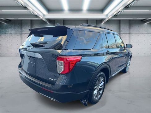 Used 2022 Ford Explorer XLT w/ Equipment Group 202A image 4