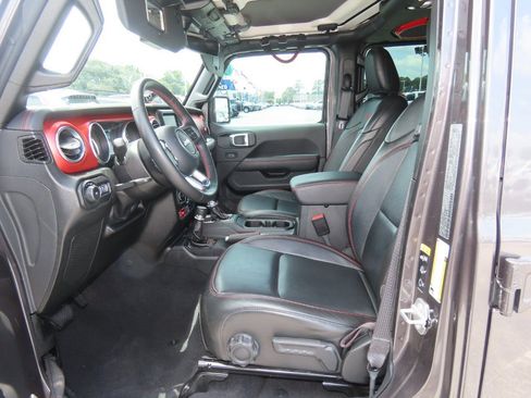 Used 2022 Jeep Wrangler Unlimited Rubicon w/ Xtreme Recon 35" Tire Package AWD/4WD image 24