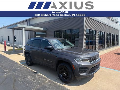 Used 2023 Jeep Grand Cherokee Laredo w/ Luxury Tech Group I AWD/4WD image 1