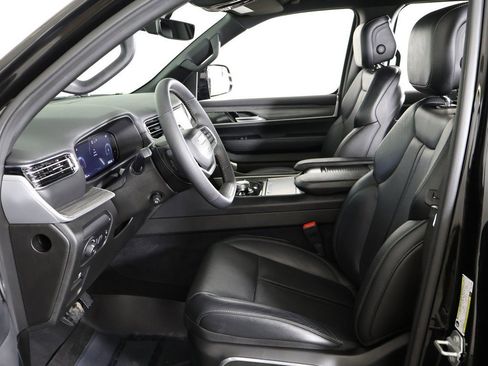 Used 2024 Jeep Wagoneer Series III image 35