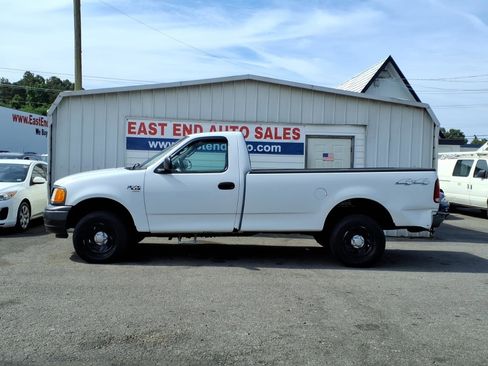 Used 2004 Ford F150 XL AWD/4WD image 2