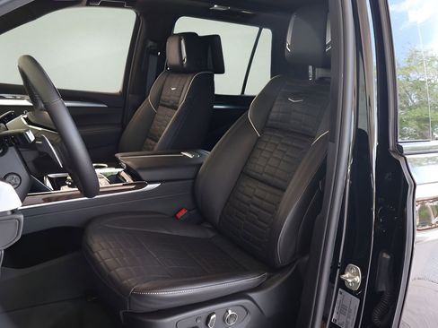 Used 2025 Cadillac Escalade Sport Platinum AWD/4WD image 10
