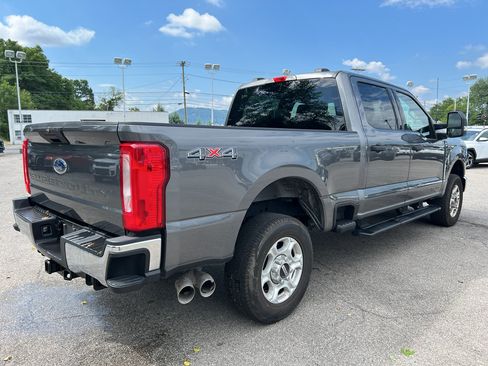 Used 2025 Ford F250 XLT AWD/4WD image 3