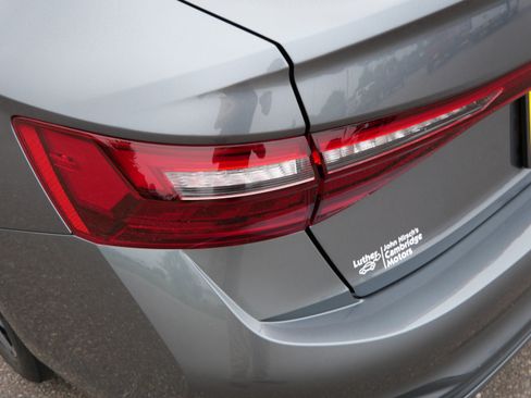 Used 2025 Volkswagen Jetta SE w/ Sunroof Package FWD image 17
