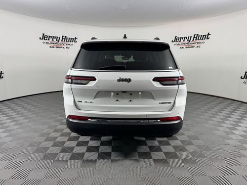 Used 2022 Jeep Grand Cherokee L Limited AWD/4WD image 11