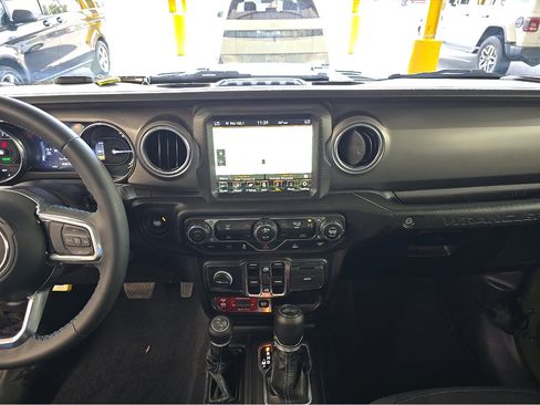 Used 2023 Jeep Wrangler Unlimited Rubicon 4xe AWD/4WD image 3