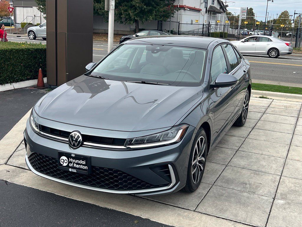 Used 2025 Volkswagen Jetta SE FWD image 5