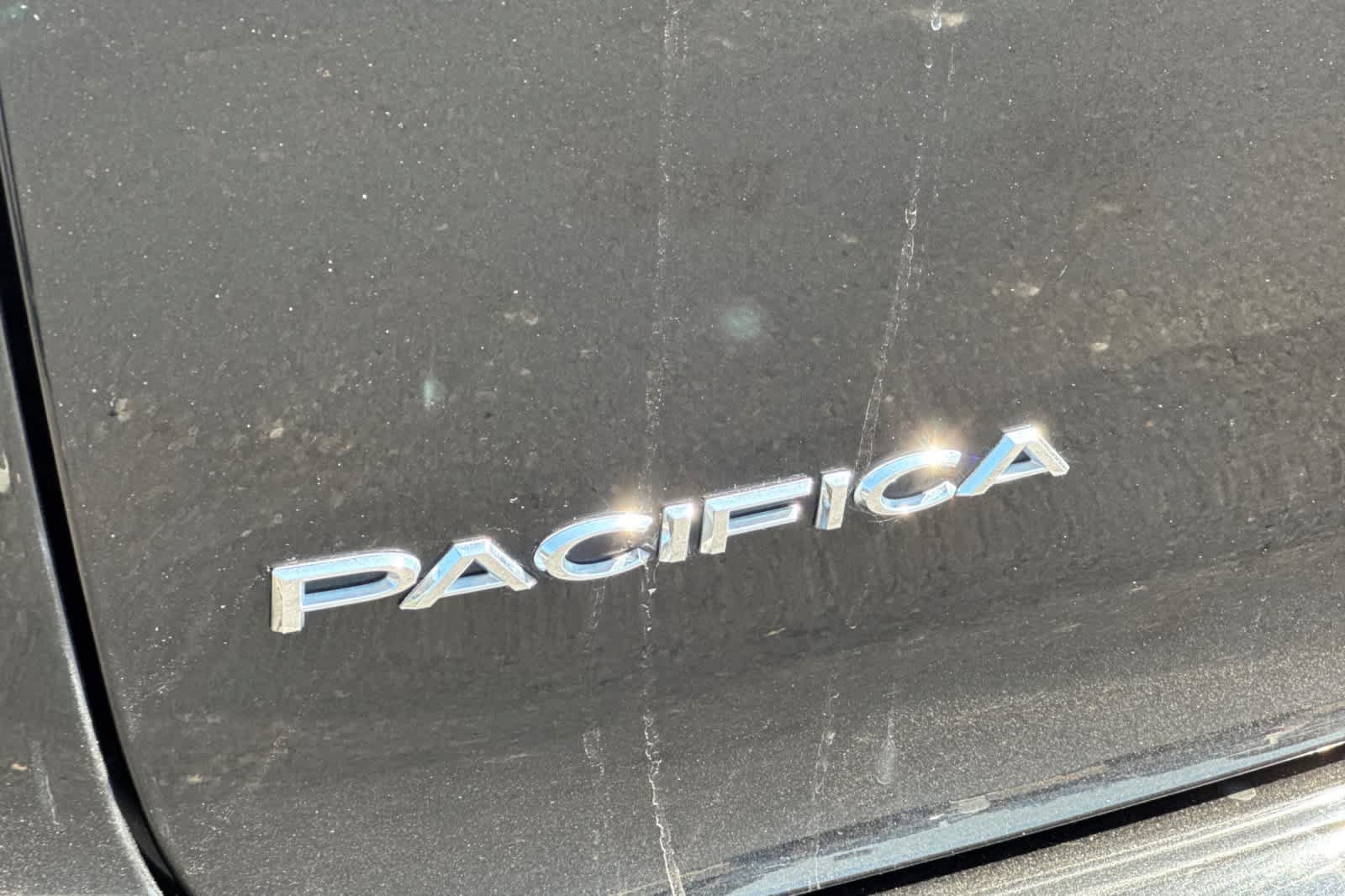 Used 2023 Chrysler Pacifica Touring-L FWD image 28