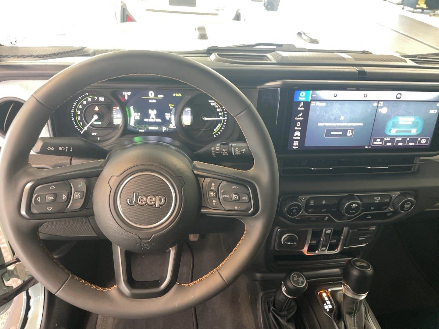 Used 2024 Jeep Wrangler Unlimited w/ Convenience Group AWD/4WD image 13