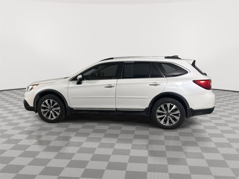 Used 2017 Subaru Outback 2.5i Touring w/ Popular Package #5A image 4