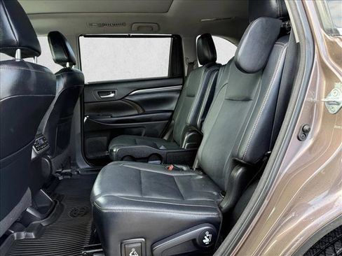 Used 2018 Toyota Highlander Limited Platinum w/ Carpet Mat Package (TMS) image 18