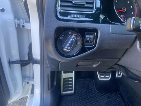 Used 2019 Volkswagen GTI SE FWD image 11