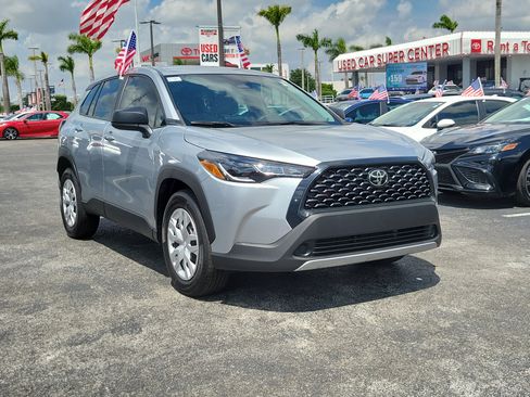 Used 2024 Toyota Corolla Cross L FWD image 2