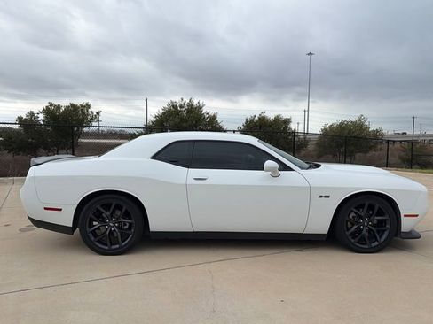 Used 2023 Dodge Challenger R/T w/ Blacktop Package image 10