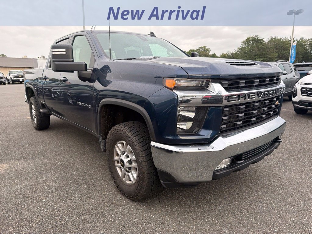 Used 2022 Chevrolet Silverado 2500 LT w/ Convenience Package AWD/4WD image 2