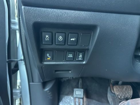 Used 2020 Nissan Pathfinder SL image 19