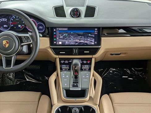 Used 2023 Porsche Cayenne Platinum Edition image 20