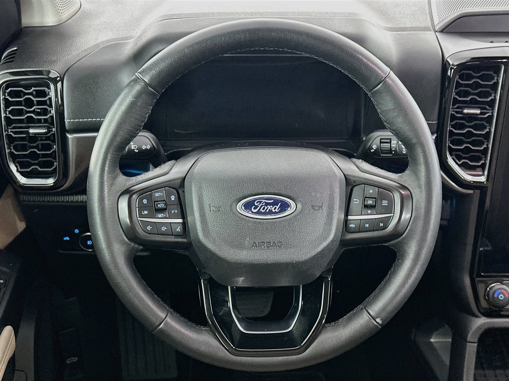 Used 2025 Ford Ranger Lariat RWD image 18