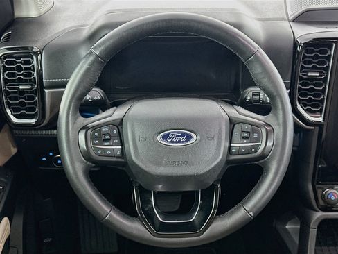 Used 2025 Ford Ranger Lariat RWD image 18