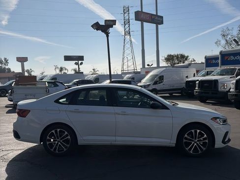 Used 2025 Volkswagen Jetta Sport image 5